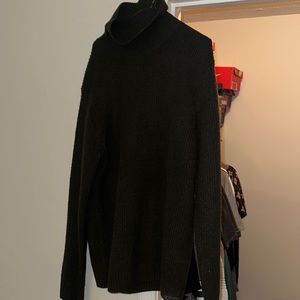 OLIVE GREEN TURTLE NECK